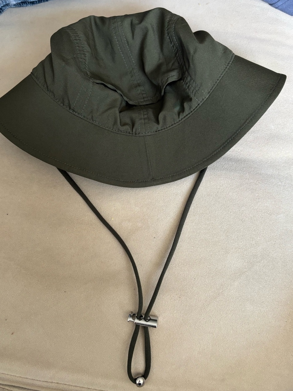 Athleta Women’s Bucket Hat Olive Green  Chin Cord Summer Beach Hiking Small/Med